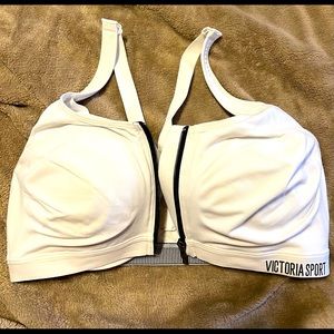 Victoria Secrets Knock-out sports bra. 36DD